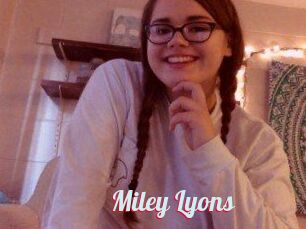 Miley_Lyons