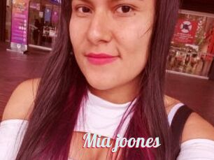 Mia_joones